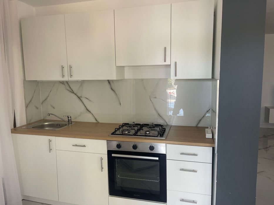 Proprietar, inchiriez apartament la vila