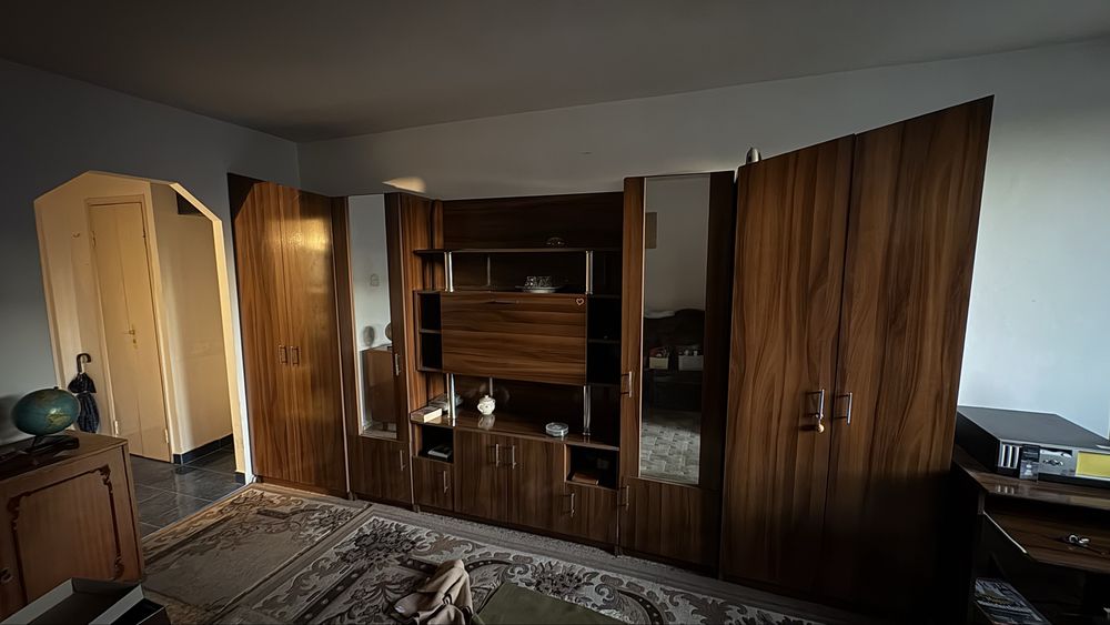 Mobilă living completă cu 2 dulapuri mari si bar