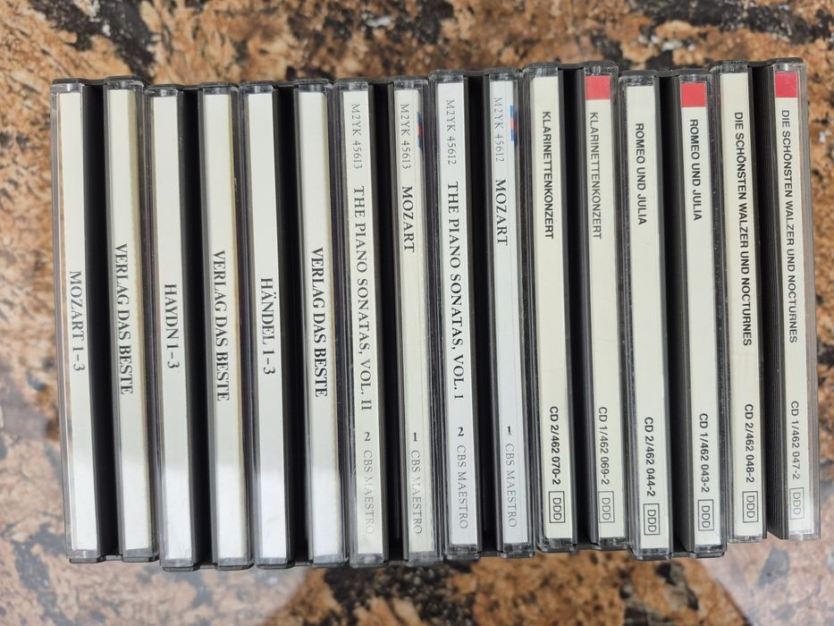 Vand  Lot 16 CD cu muzică clasică mixta  made in Germany

Artiști:

-
