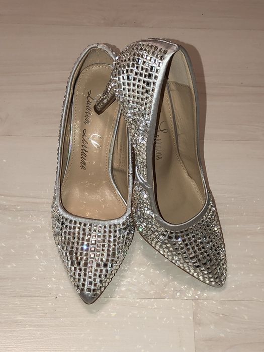 Туфли в стразах новые