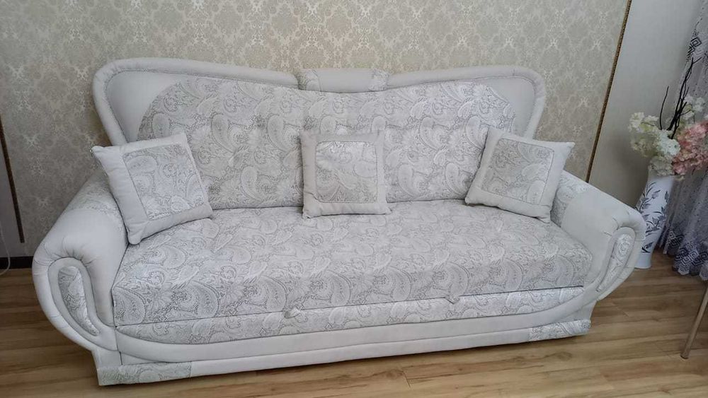 Продам комплект мягкой мебели