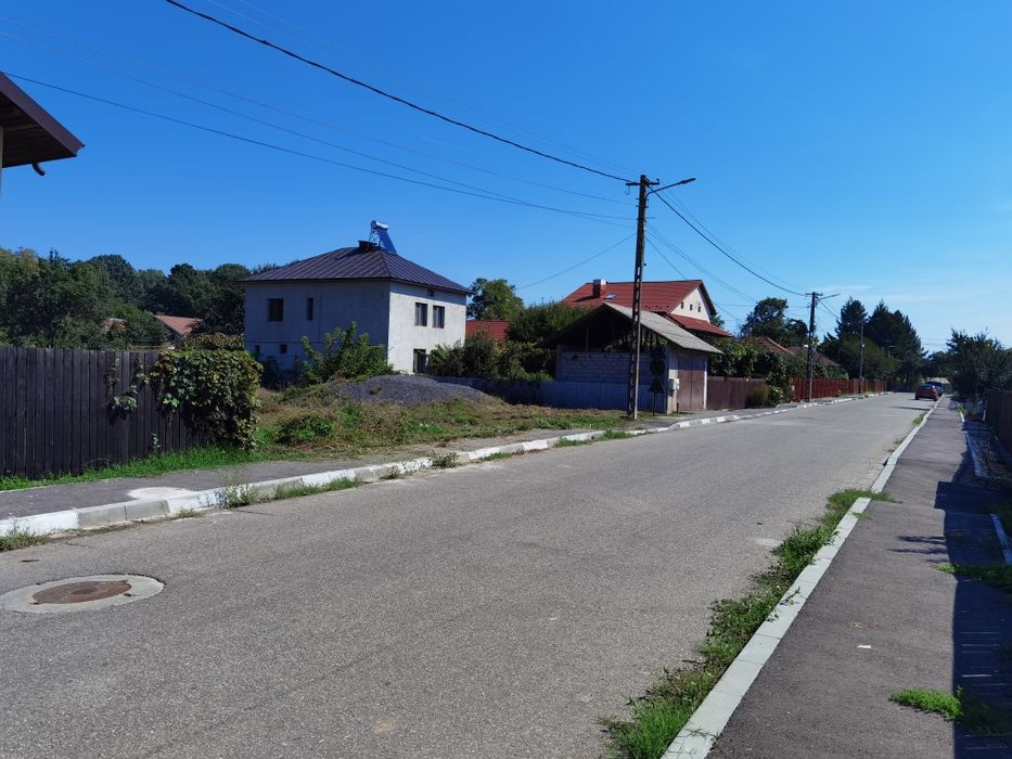 Vand teren de casa intravilan central 24 ml deschidere