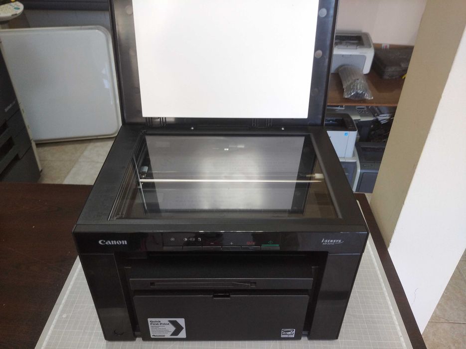 Като нов! Лазерен принтер, скенер и копир 3 в 1 Canon MF 3010