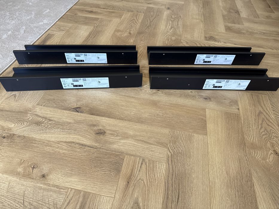 Продавам IKEA MOSSLANDA стенни рафтове – черни.