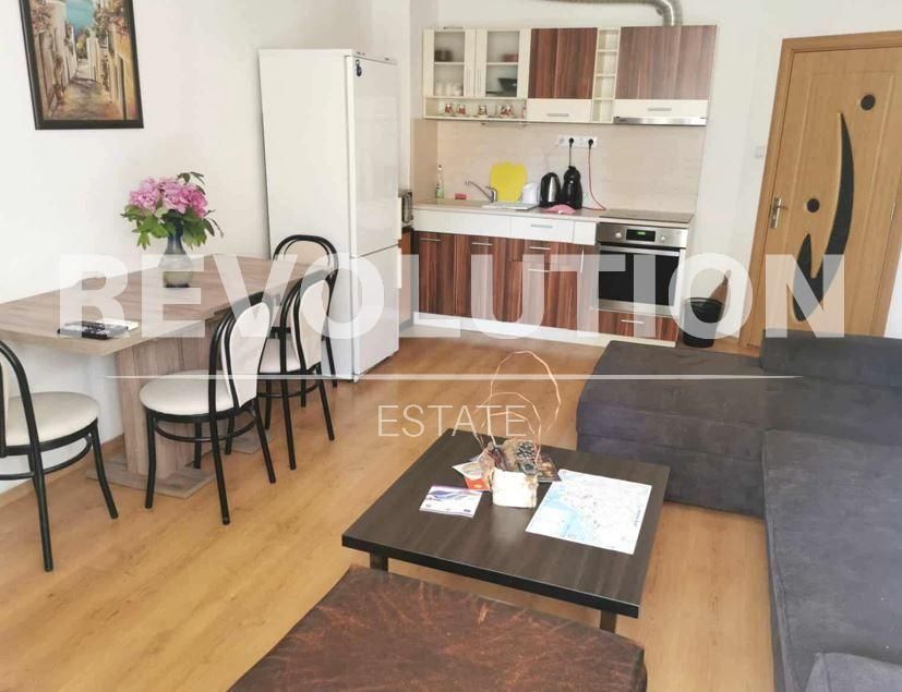 Тристаен апартамент в района на Червен площад!