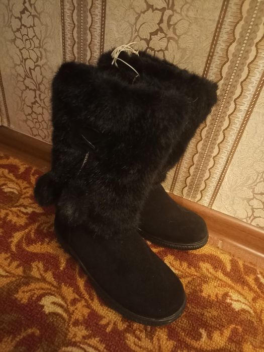 Продам унты новые