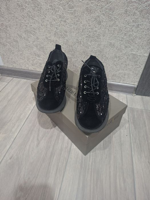 Продам женскую обувь