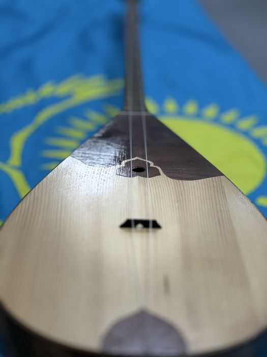 Домбыра сатылады