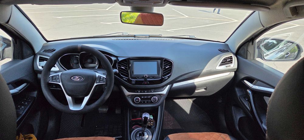 Продается в отличном состоянии Lada SW Cross