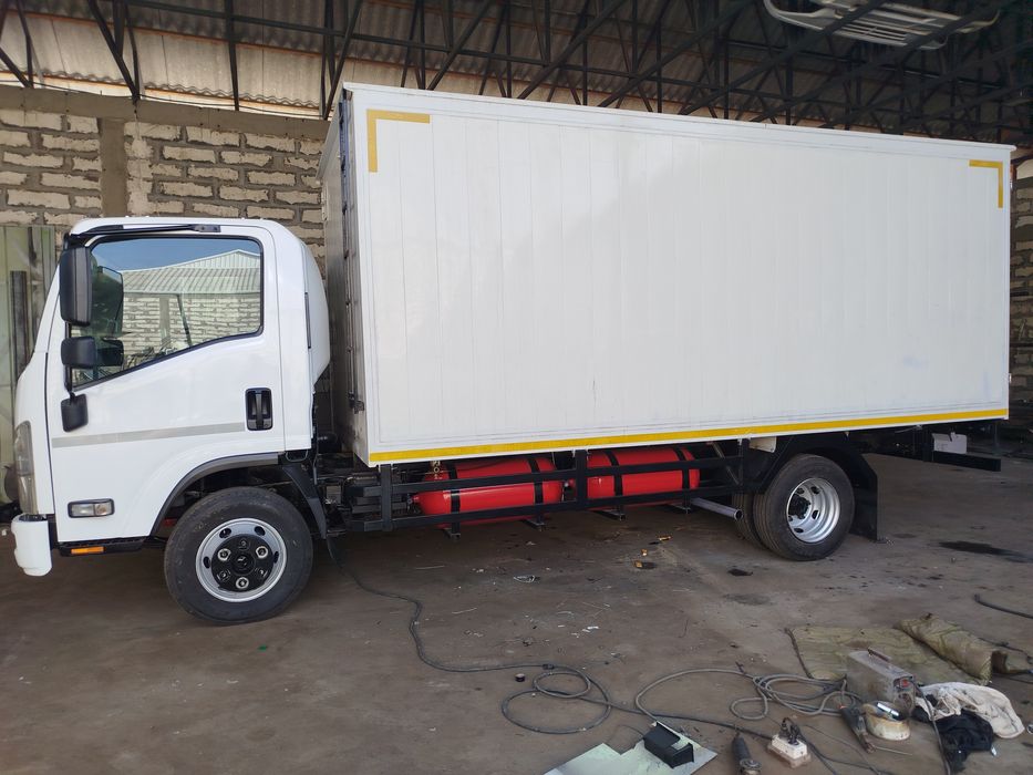 Isuzu 2010 yil avtobusdan terilgan