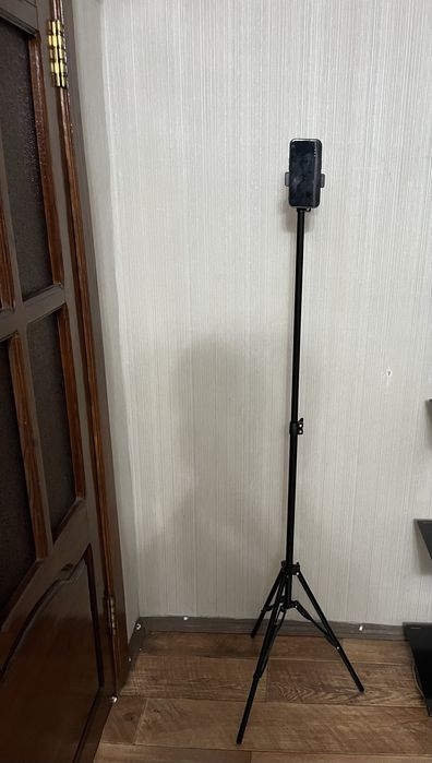 Штатив для сьемки надежный