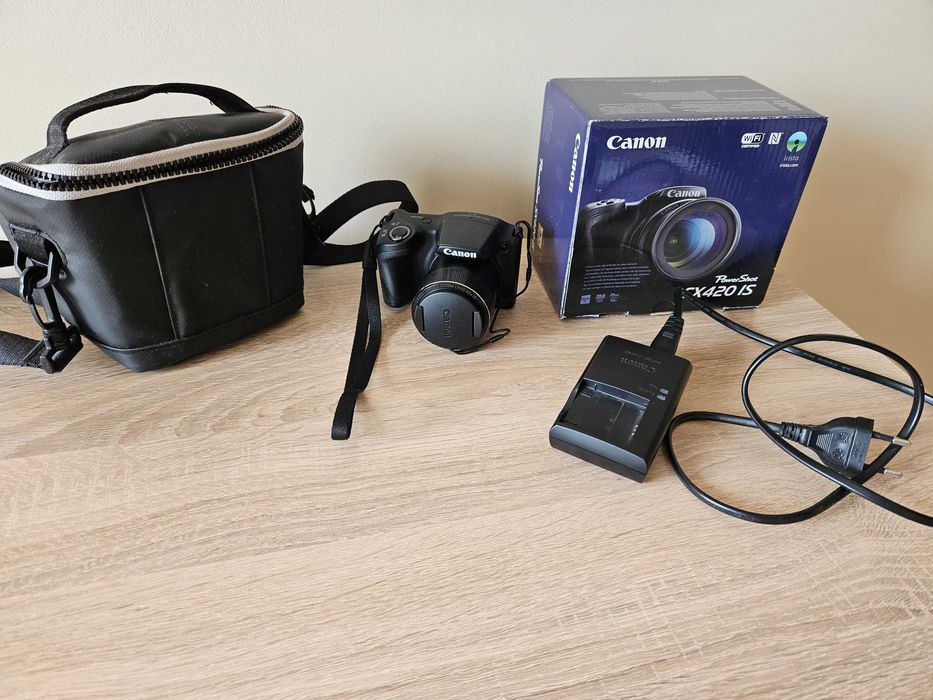 Продавам Canon CX420IS
