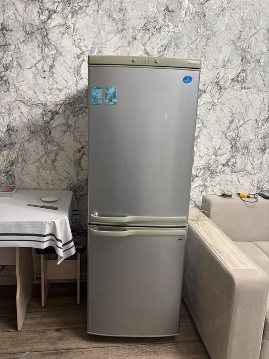 Продам холодильник samsung, морозильник не работает