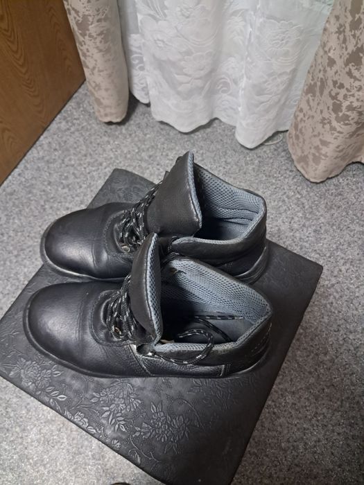 Продам ботинки41р