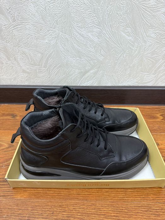 Ботинки зимние новые размер 41