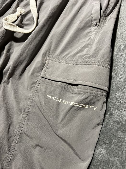 Pantaloni Made By Society