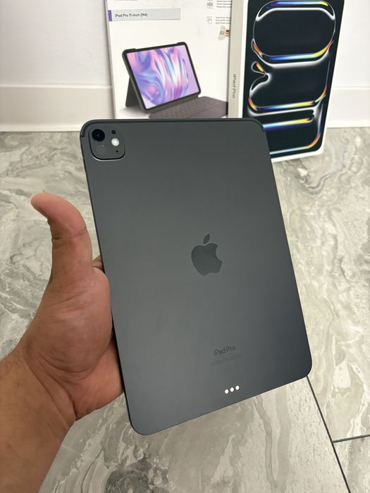 iPad Pro M4 11” 256gb + tastatura Combo Logitech 100% baterie !