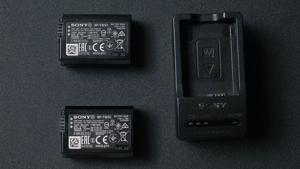 Camera Sony a6400 + Gimbal + Flash + Card + 3 baterii