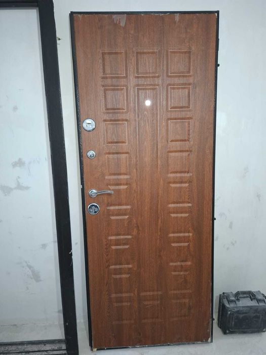 Продам дверь входную
