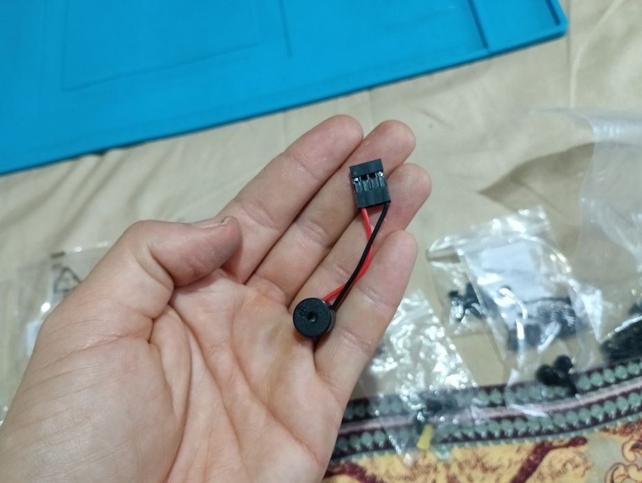 Șuruburi ssd + carcasă pc