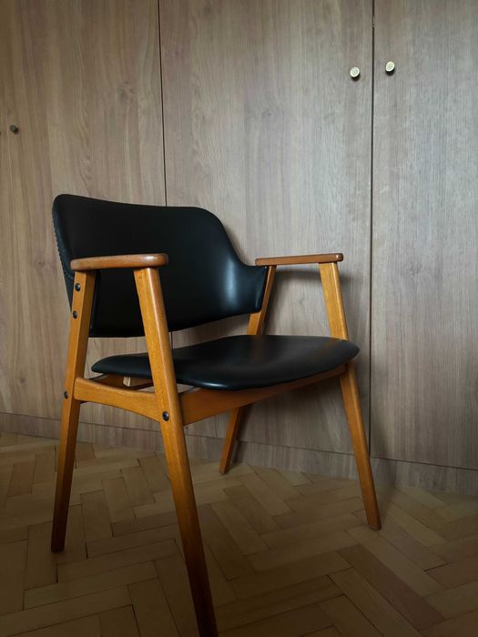 Кресло от средата на миналия век, 70-те години