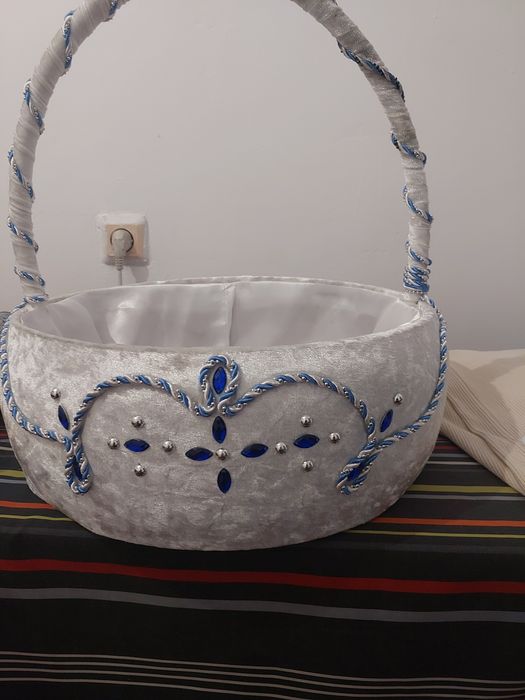 Продам корзину тойским нашим.