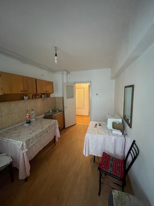Apartament 3 camere, str. Petroliștilor, etaj 3