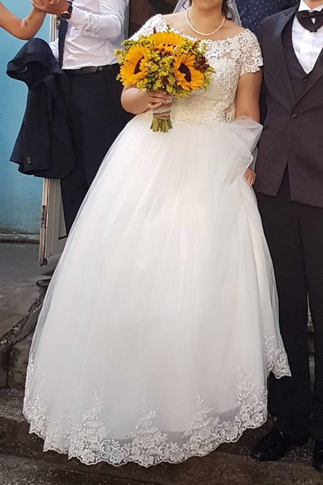 Rochie de mireasa marimea 46, cu talie reglabila,stare impecabila.