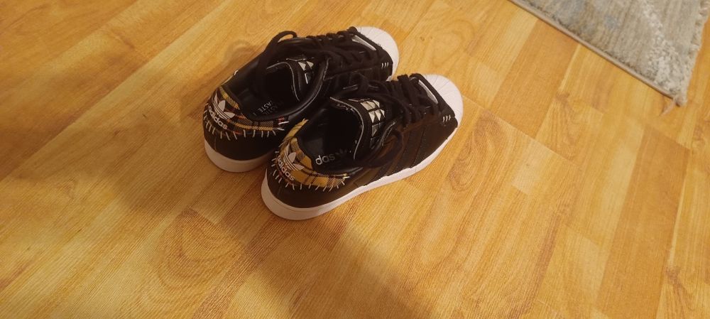 Adidași superstar originali...