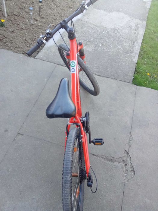 Vând  bicicletă  specialized
