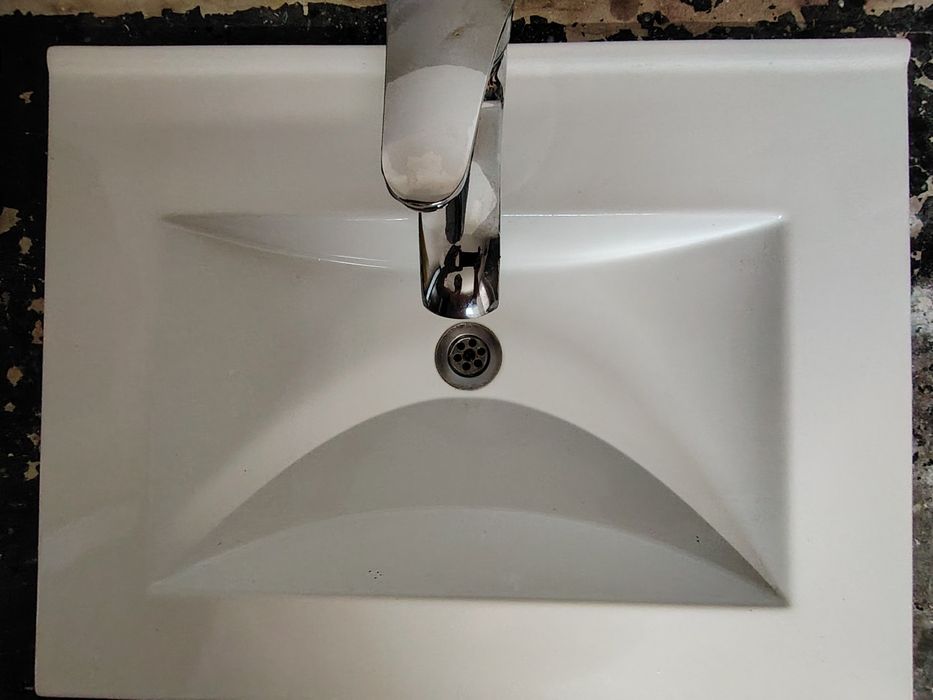 Lavoar ceramic. Chiuveta baie de 60 cm