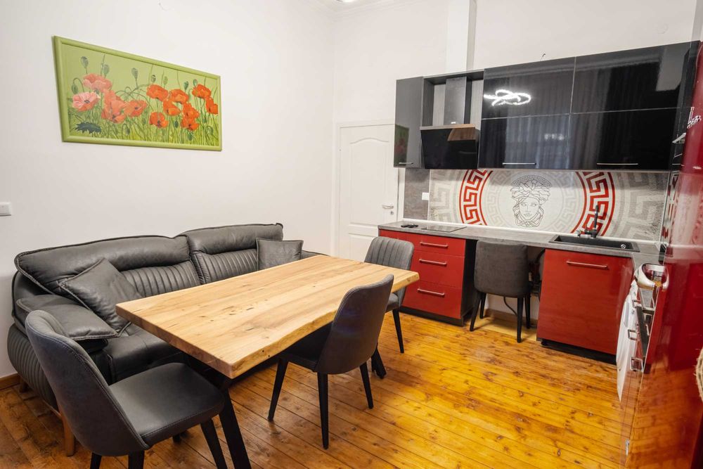 Продава се Тристаен апартамент в Русе, Център - 90 кв.м за 1417 €/кв.м - Снимка #19