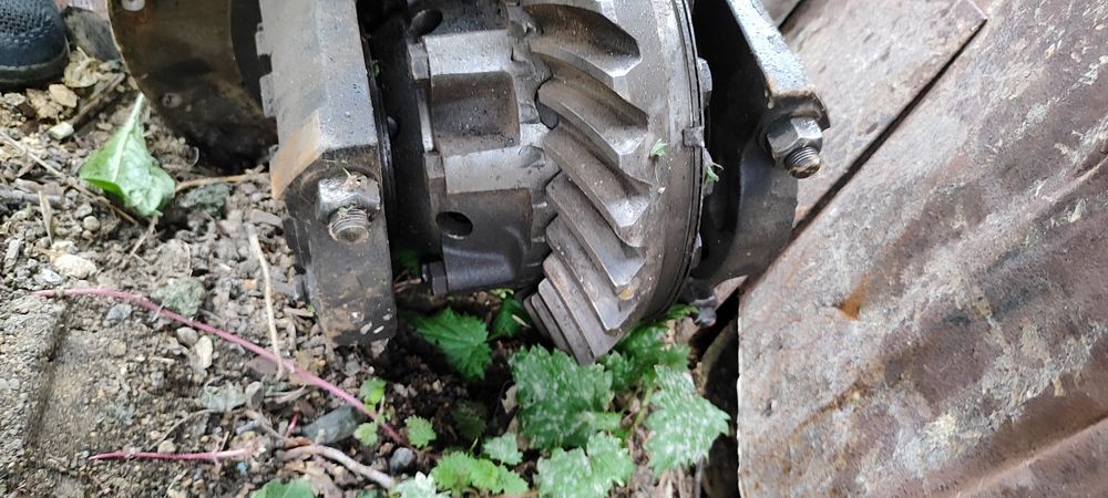 Продам редуктор на самосвал HOWO