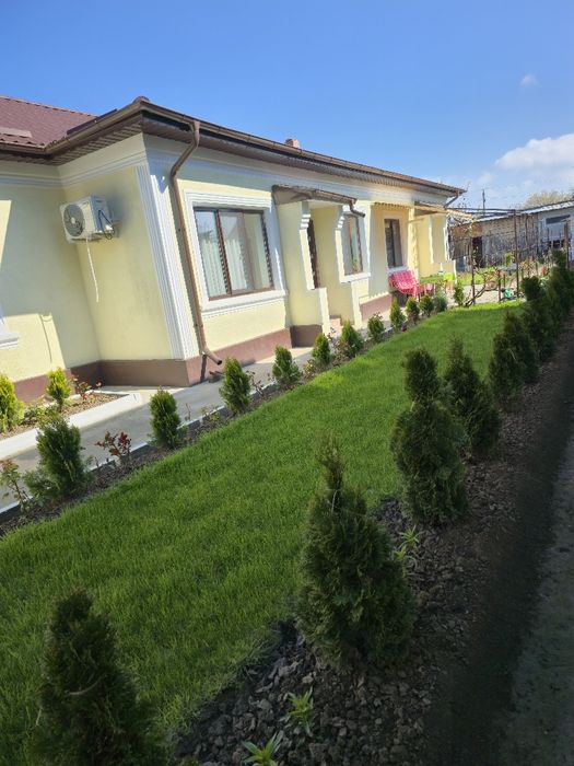 Casă de vânzare – complet mobilată și utilată