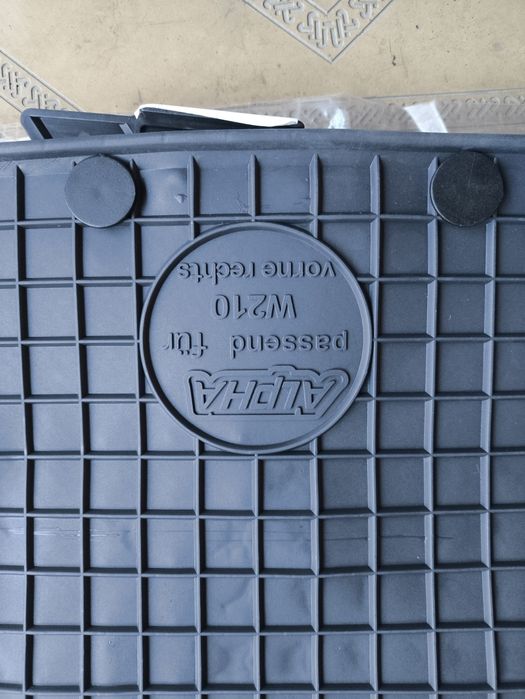 Полики Mercedes W210. Новые.