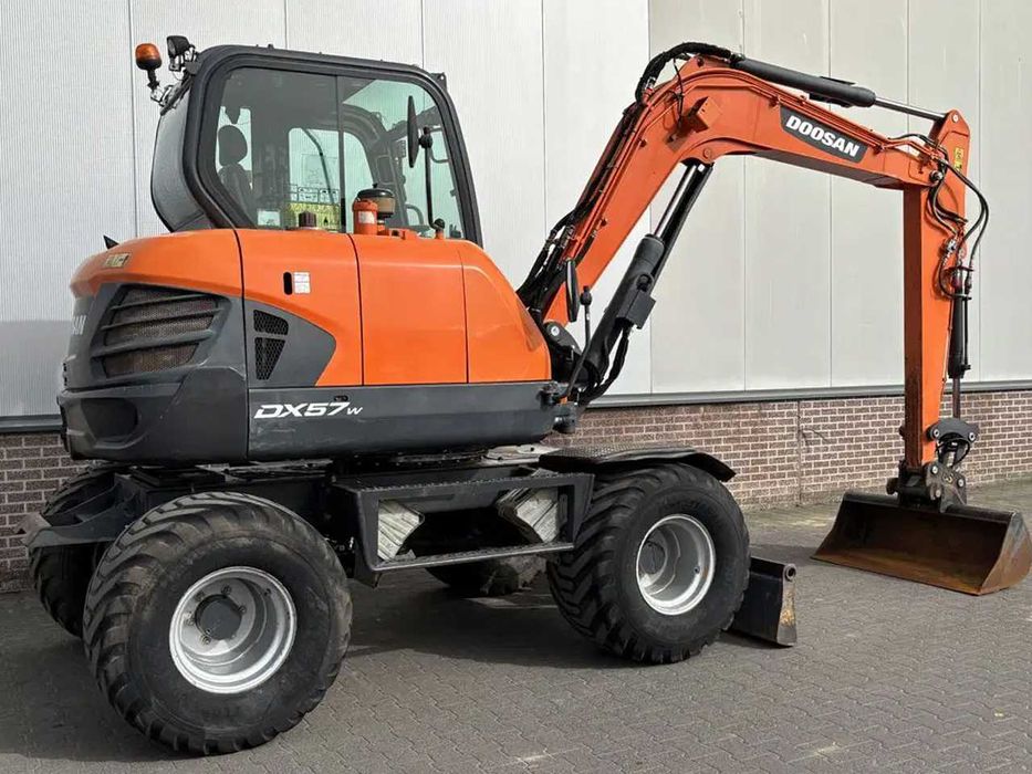 Колесный экскаватор Doosan DX57 W-5