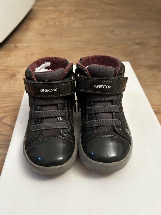 Продам детскую обувь.