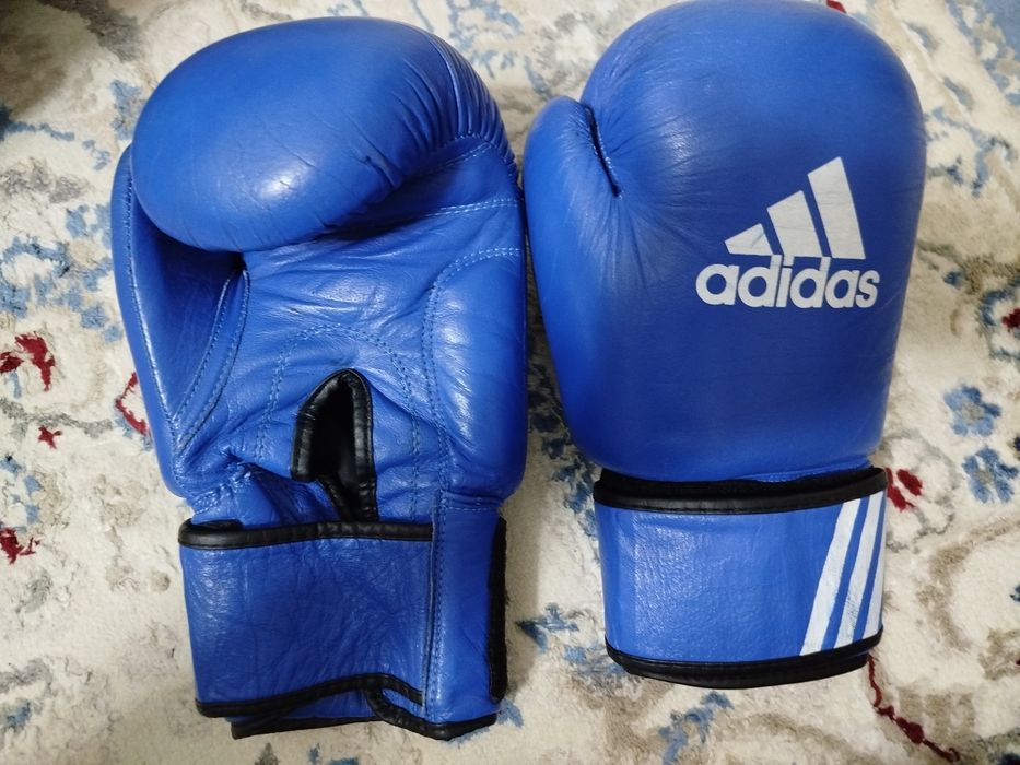 Боксерский перчатки
