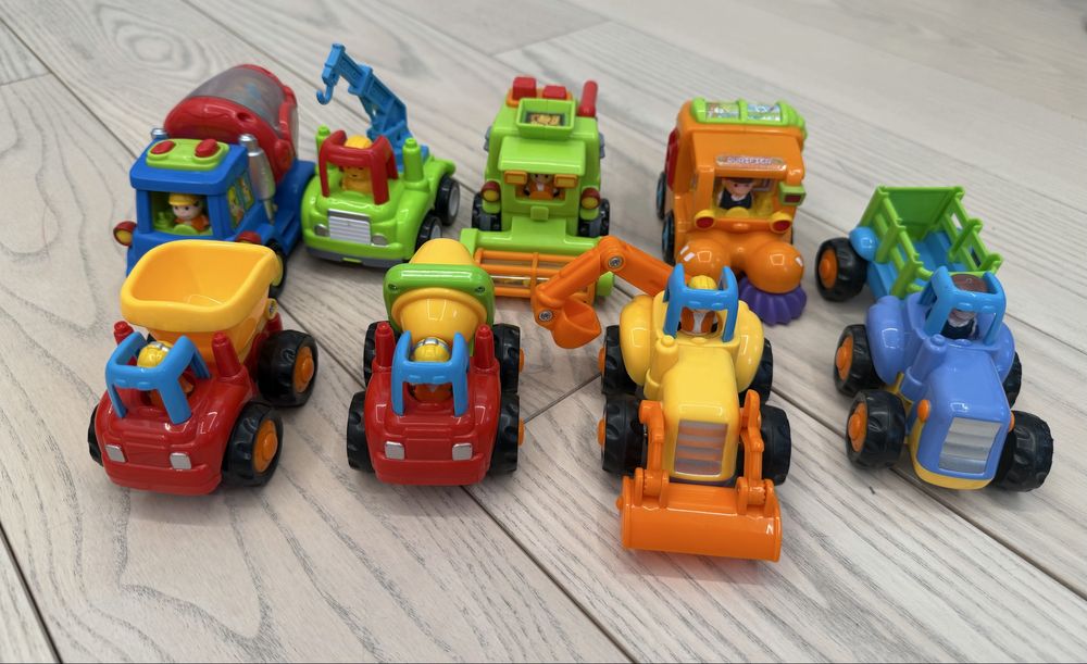 Пакет игрушек и машинки