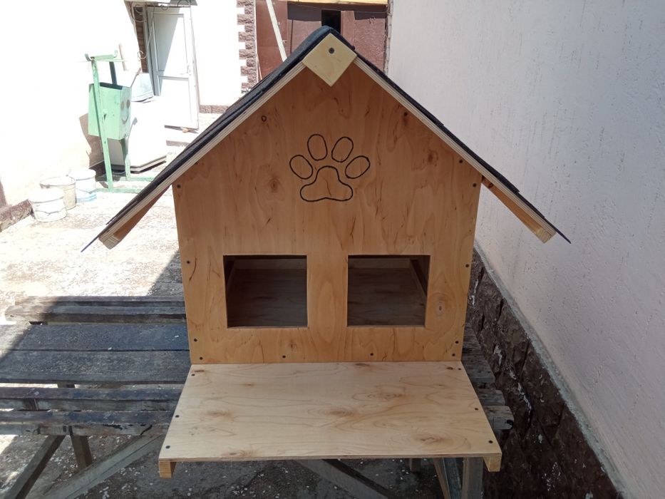 Домик, будка для кошек