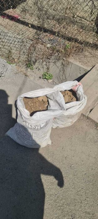 отдам даром  землю-грунт в мешках  в районе улиц Джандосова и Правды