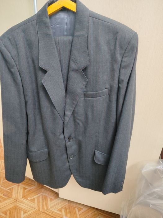 Продам мужские костюмы, классика