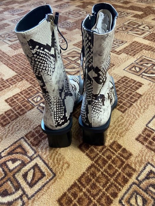 Продам фирменные полусапожки