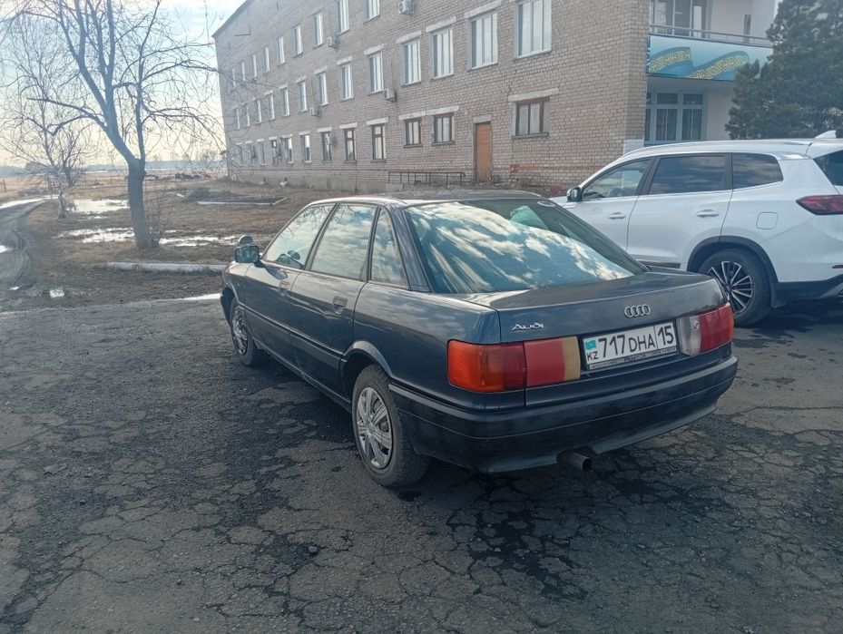 Продам  машину. Ауди.СРОЧНО