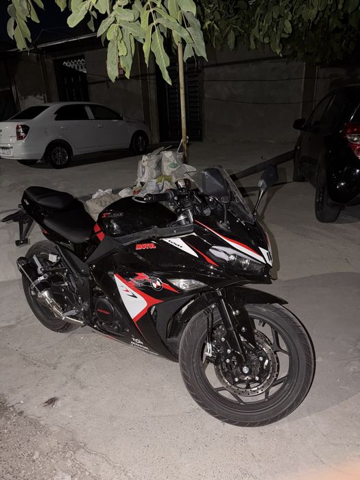 Moto sotiladi replica