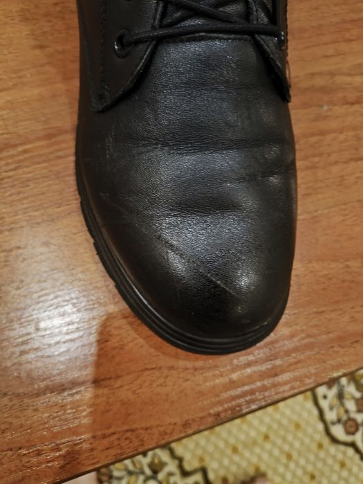 Продам зимние женские ботинки