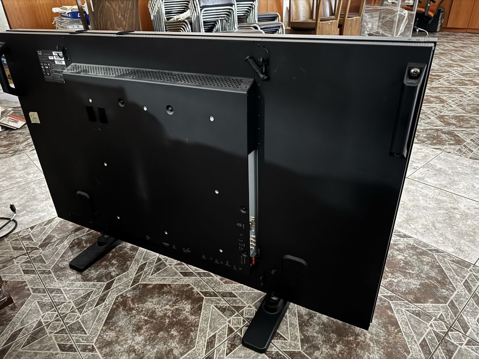 Професионален монитор Cisco 55”