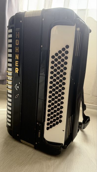 Acordeon Hohner Verdi I 80 bași 37 clape cu husa