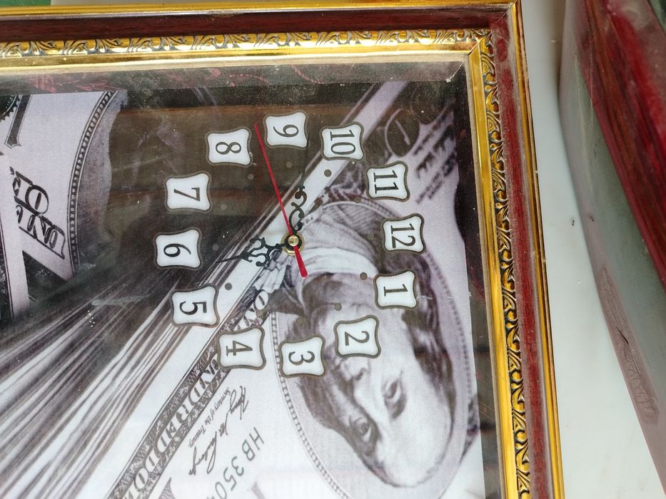 Соат сотилади доллар