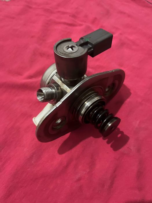 Горивна помпа високо налягане BMW (Ф30,Ф31,Ф10)